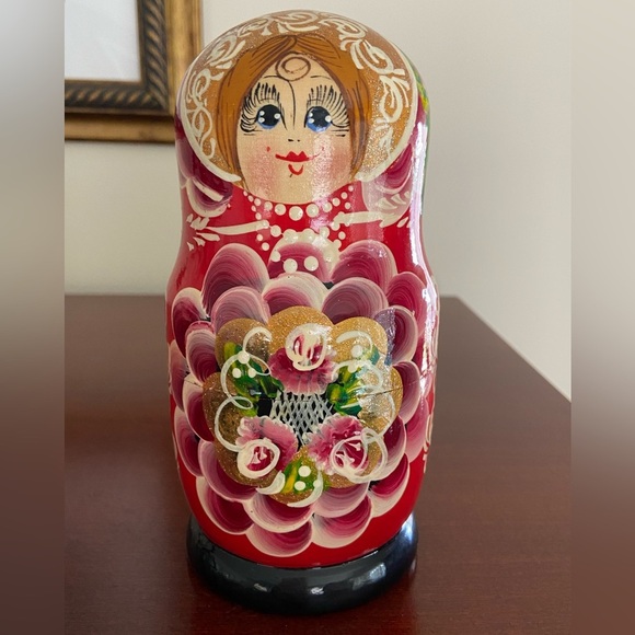 Matryoshka 5 Piece Nesting Dolls Red with Hand-Painted Flowers - Picture 2 of 8